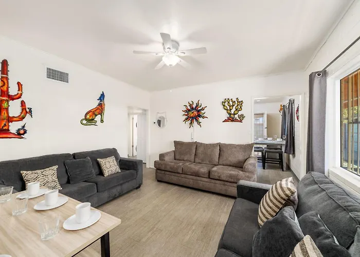 3br 2ba Jacuzzi Putting Close To Airport Holiday home *