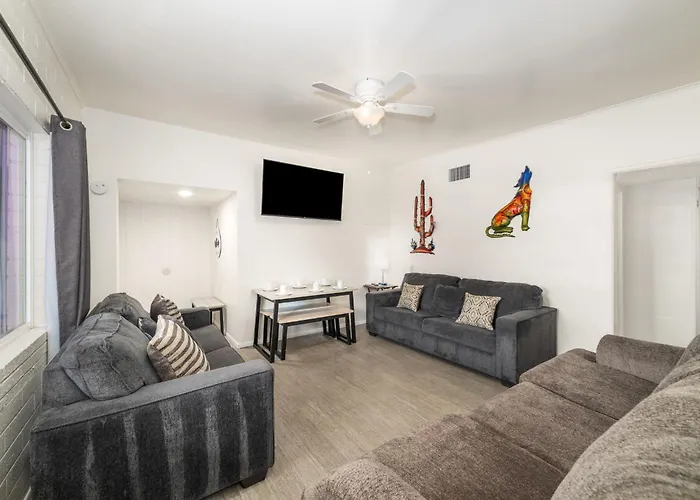 3br 2ba Jacuzzi Putting Close To Airport *