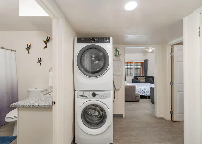 3br 2ba Jacuzzi Putting Close To Airport Holiday home Tucson