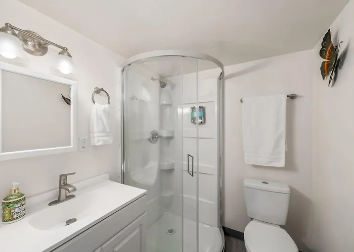 3br 2ba Jacuzzi Putting Close To Airport *