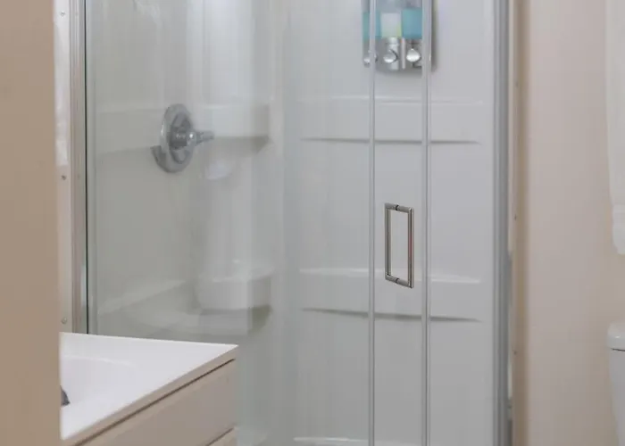 3br 2ba Jacuzzi Putting Close To Airport