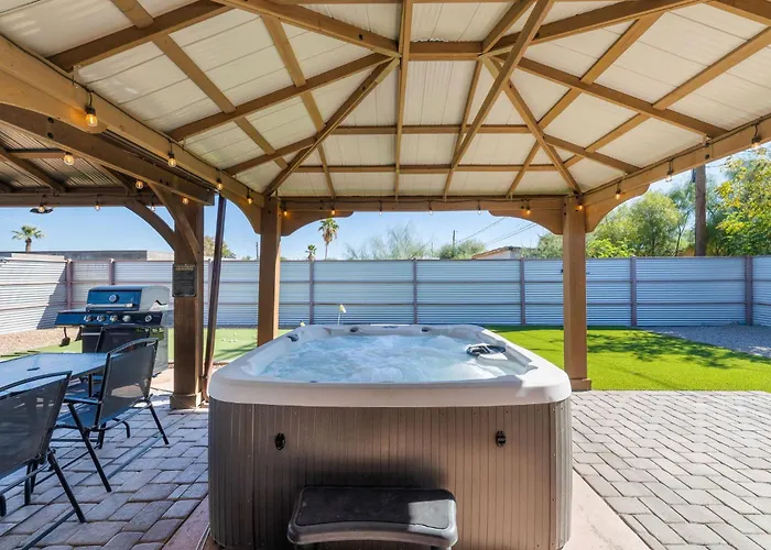 3br 2ba Jacuzzi Putting Close To Airport Holiday home