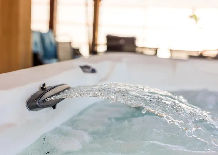 3br 2ba Jacuzzi Putting Close To Airport Holiday home