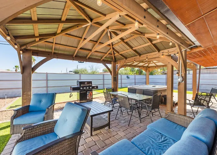 3br 2ba Jacuzzi Putting Close To Airport Holiday home