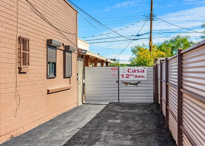 3br 2ba Jacuzzi Putting Close To Airport Holiday home *